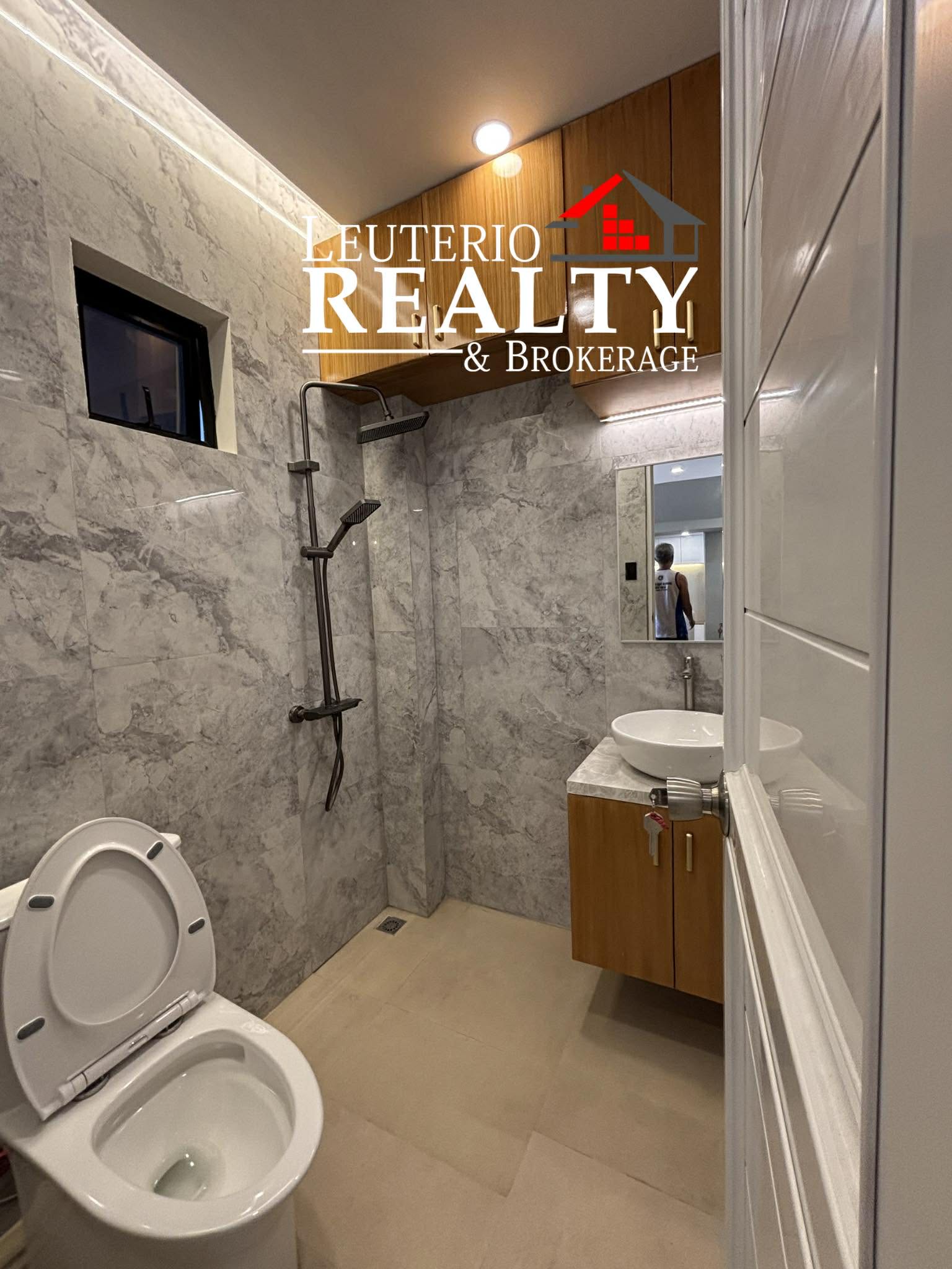 Parkview Executive Townhomes in Bicol — real estate listing image 2