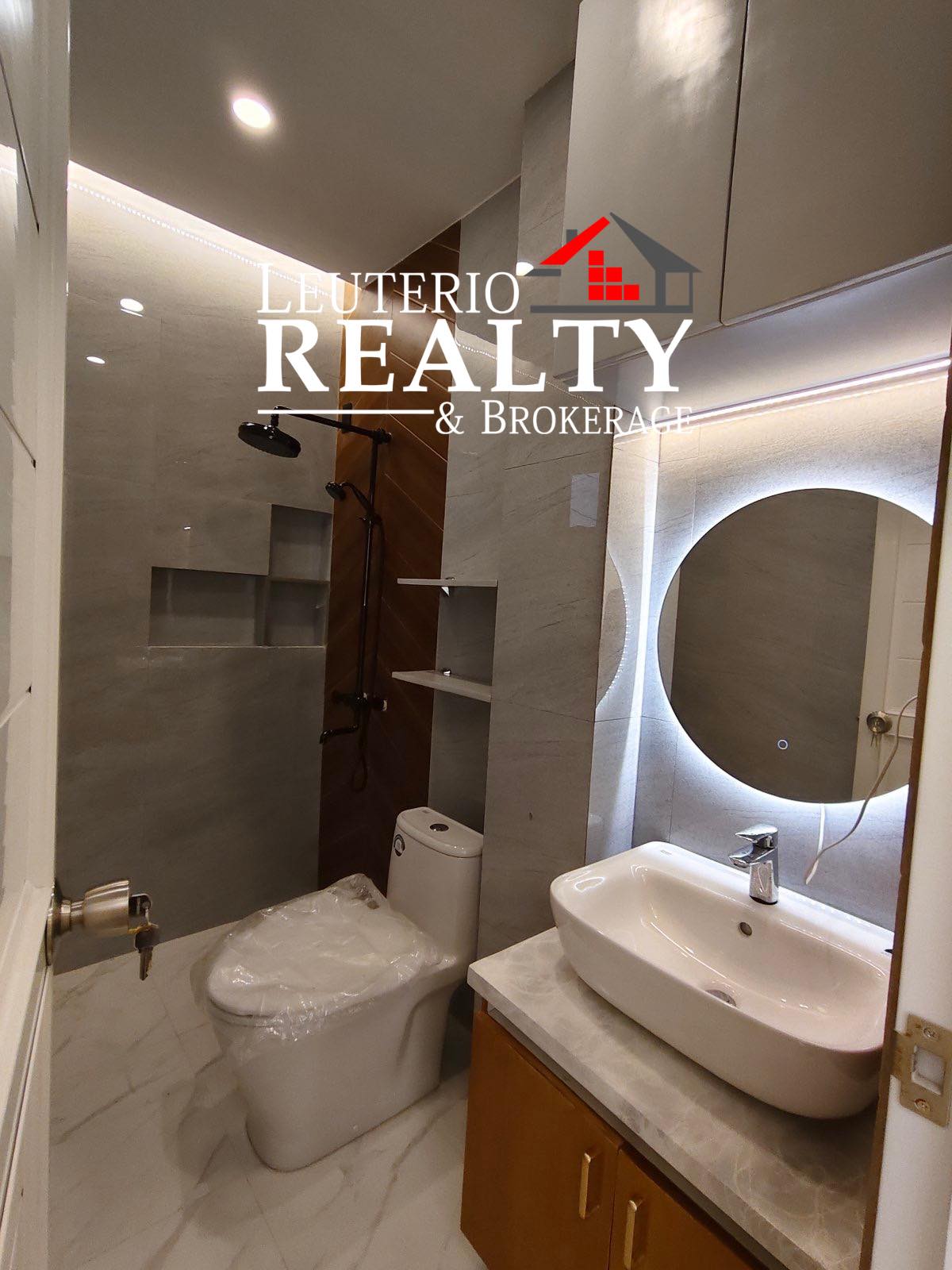 Parkview Executive Townhomes in Bicol — real estate listing image 5